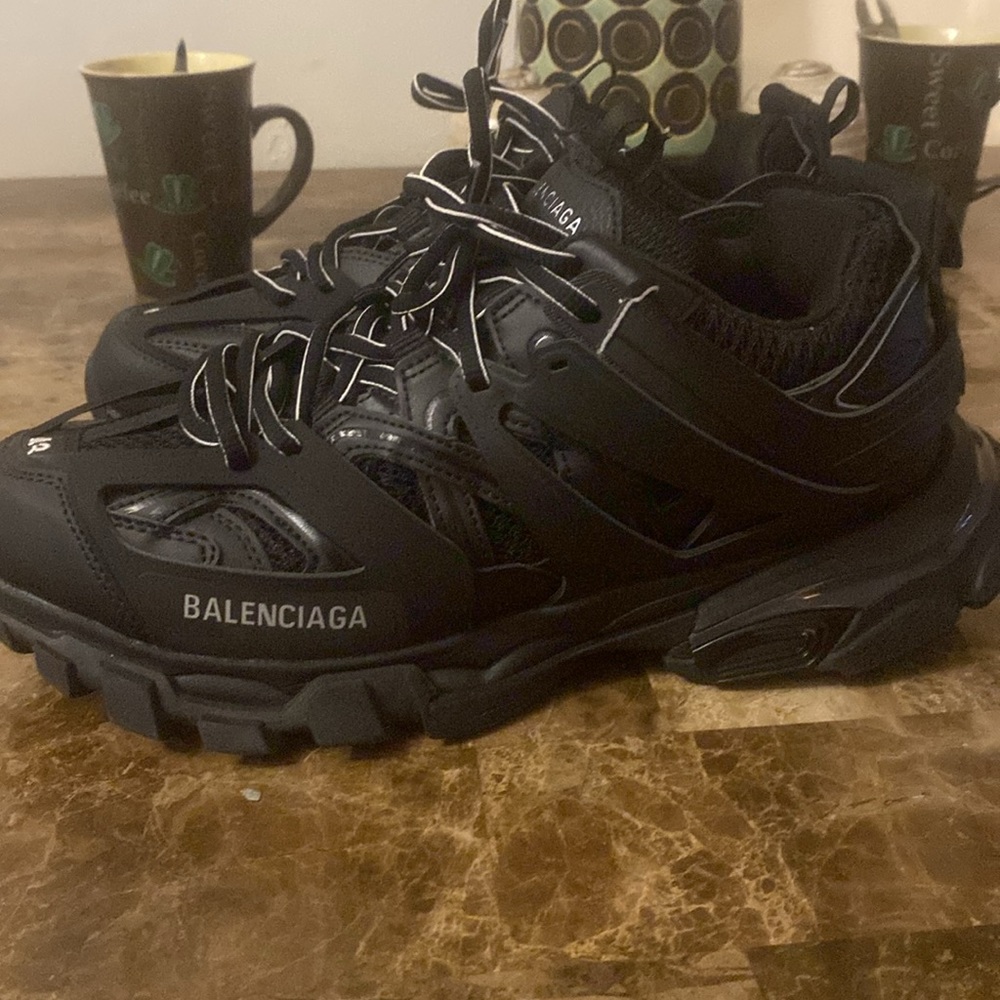 Balenciaga Sneakers βTriple blackβ - Picture 2 of 3